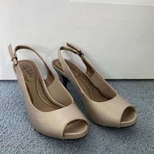 Life Stride Rose Gold Heels Size 8.5